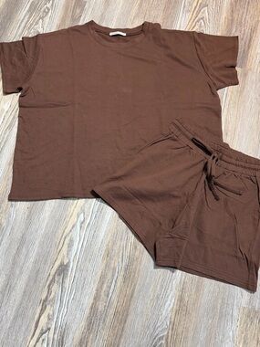 NWOT Women’s Zenana Brown Shorts Set, size Medium